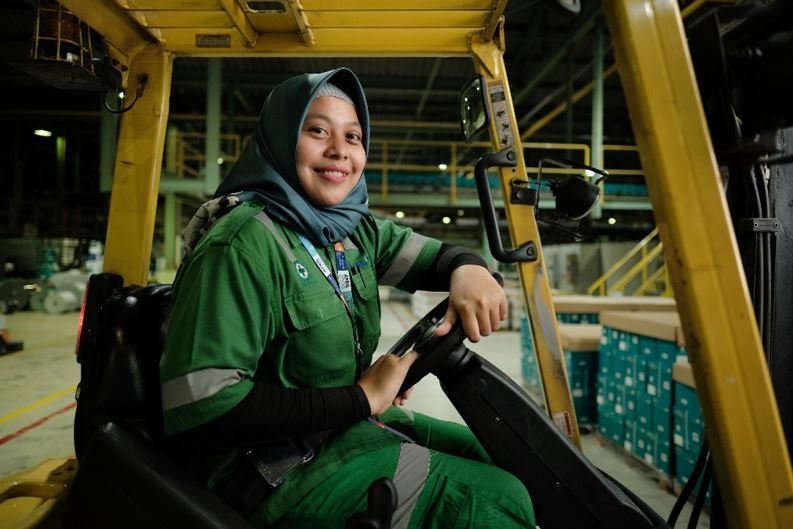 advancing gender equality at work and empowering women in the communities 01 &mdash; APRIL Asia