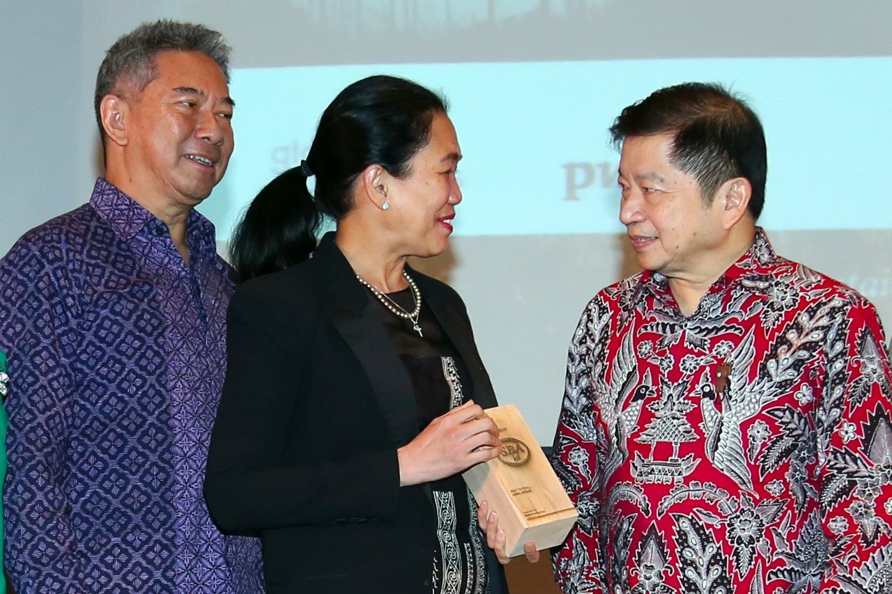 april groups at sustainable business awards indonesia 02 &mdash; APRIL Asia