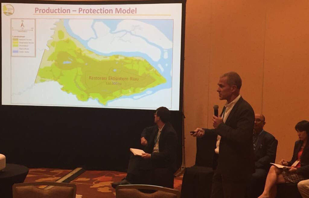 brad 01 &mdash; APRIL Asia