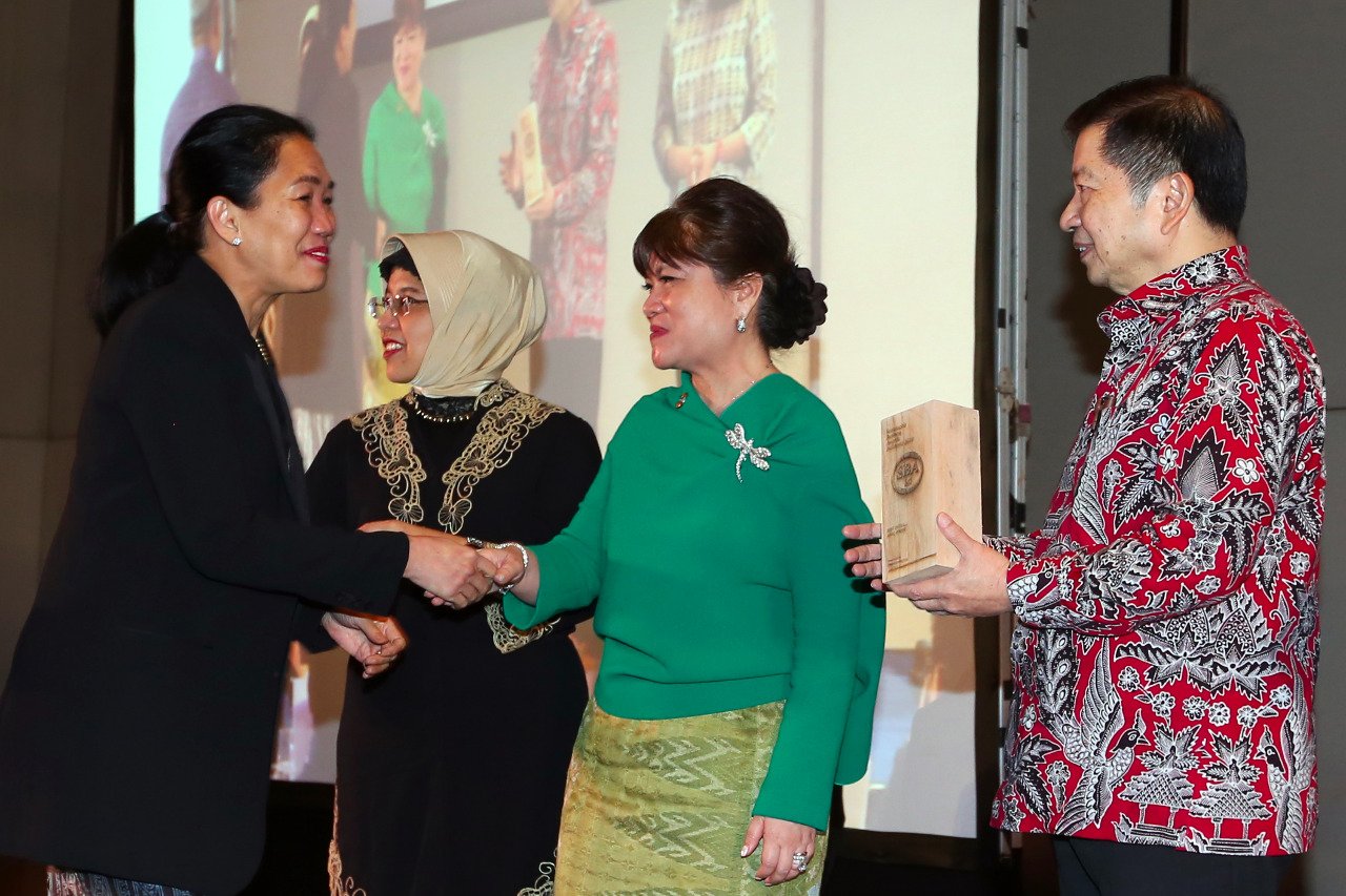 Sustainable Business Award 2 &mdash; APRIL Asia