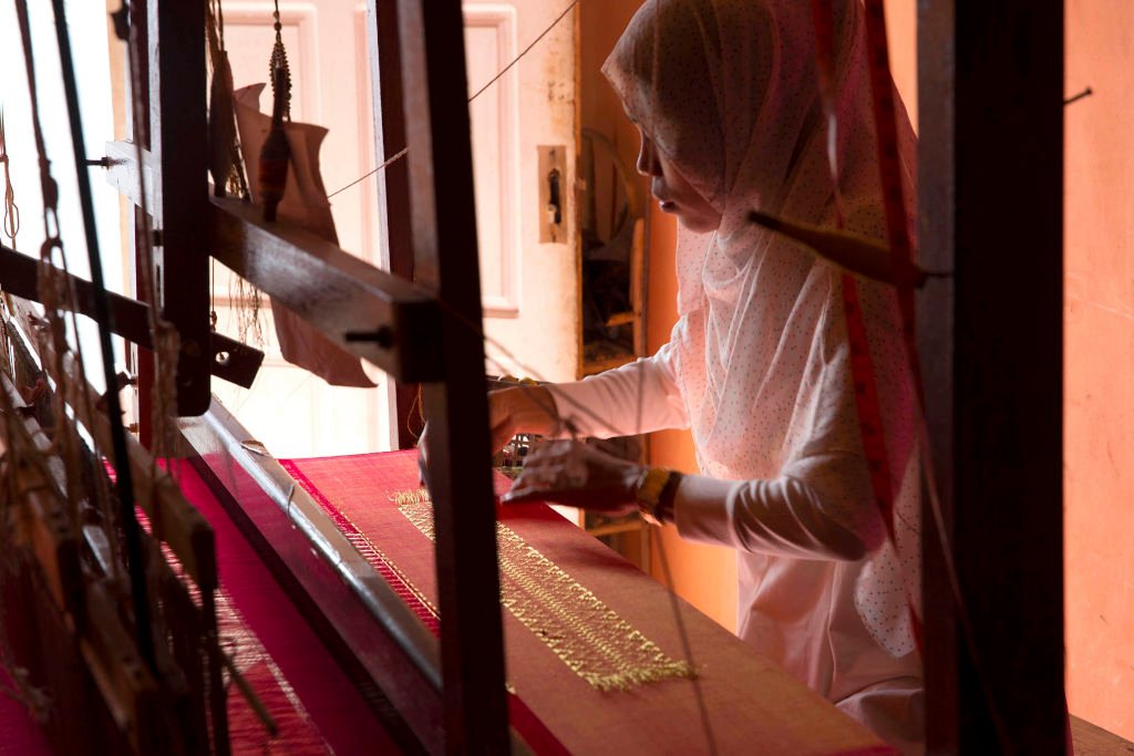 women earn livelihood through rapps cloth weaving program 02 &mdash; APRIL Asia